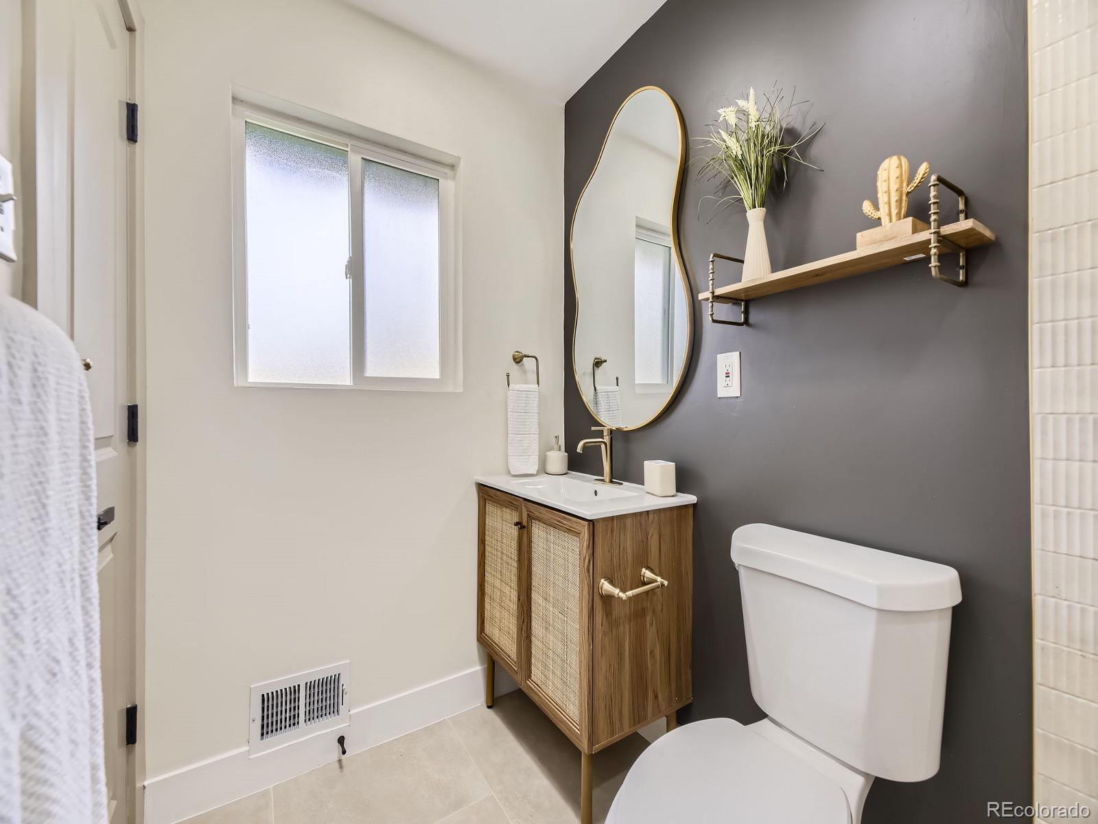 MLS Image #13 for 920 s hudson street,denver, Colorado