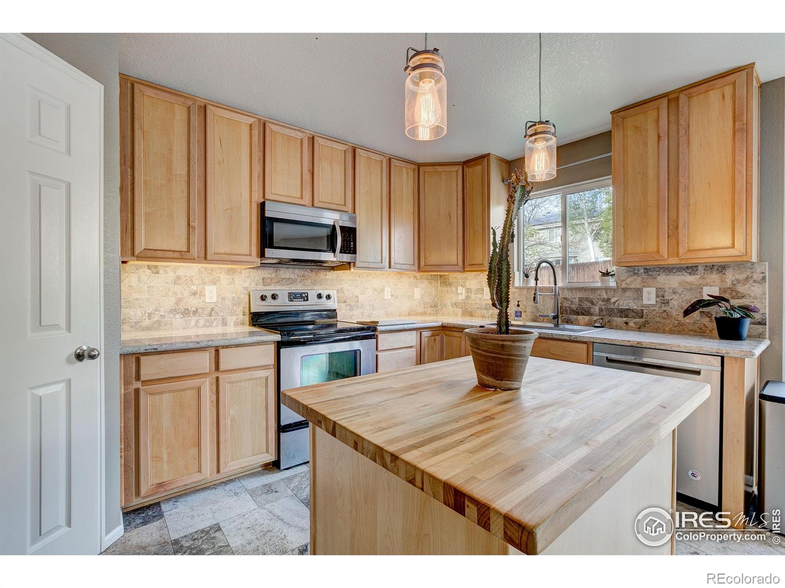 MLS Image #11 for 2739  port pl dr,fort collins, Colorado