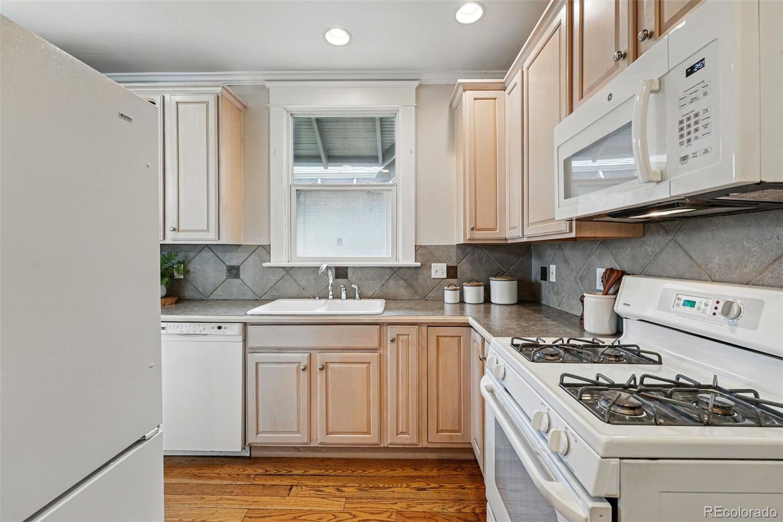 MLS Image #17 for 618  adams street,denver, Colorado