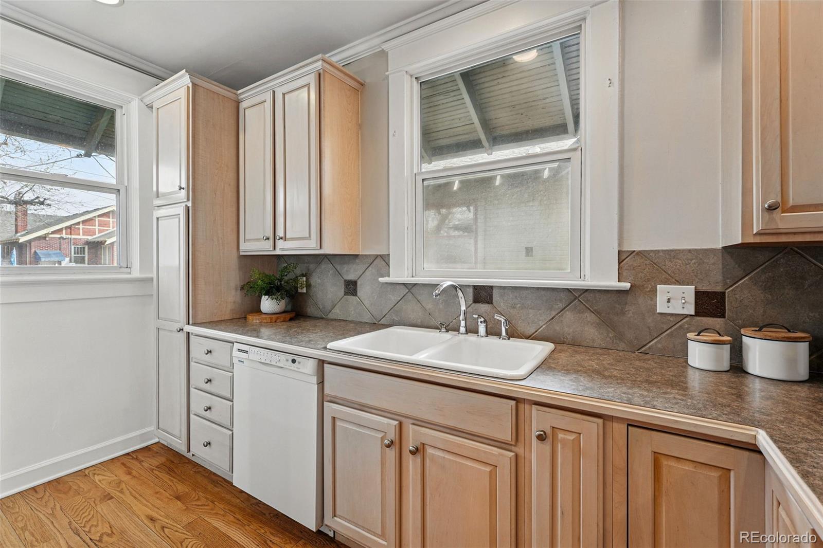 MLS Image #18 for 618  adams street,denver, Colorado