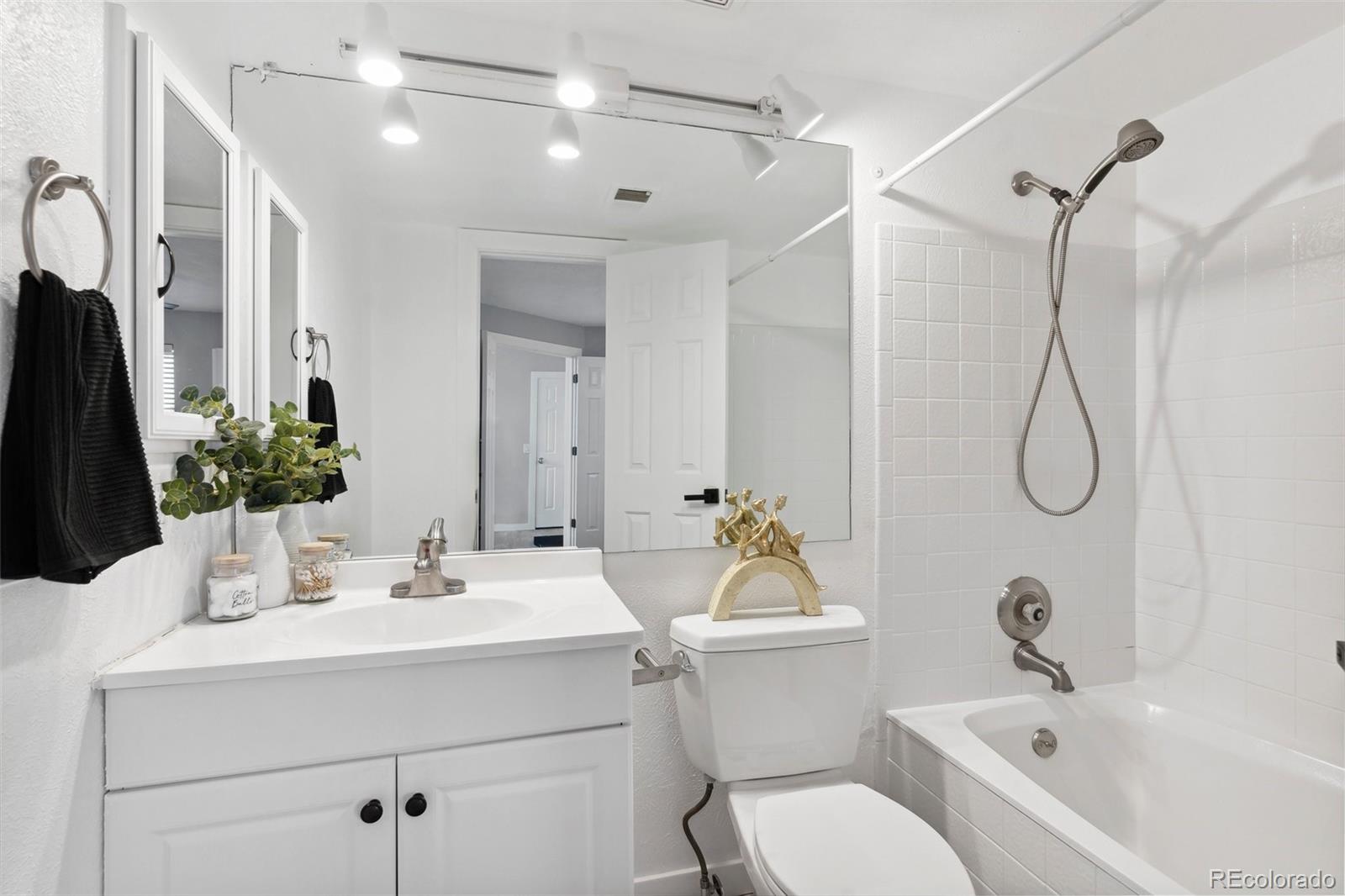 MLS Image #11 for 8500 e jefferson avenue,denver, Colorado