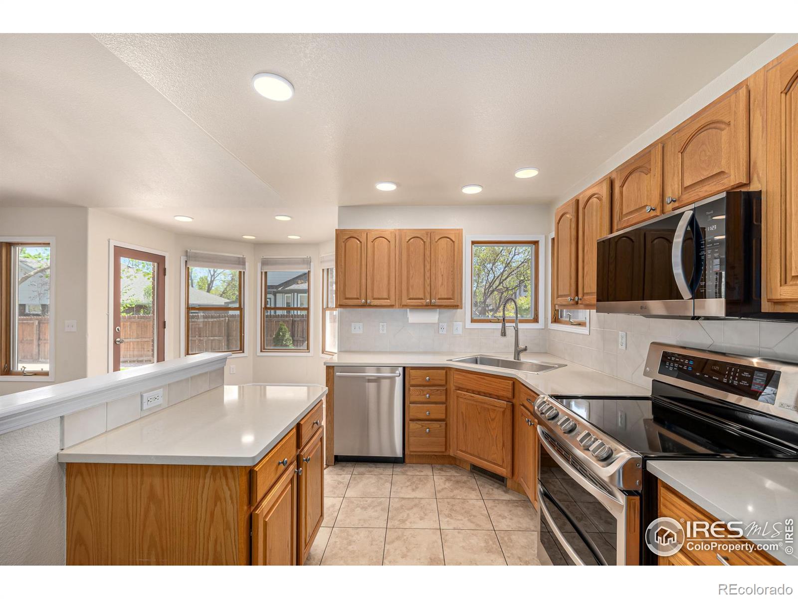 MLS Image #6 for 2072  skylark court,longmont, Colorado