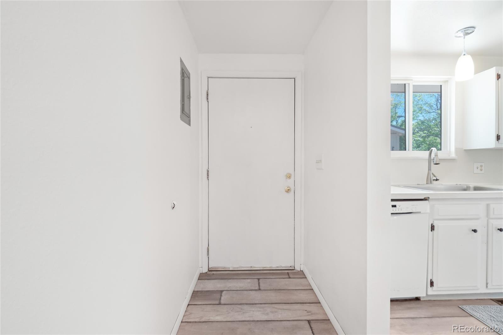 MLS Image #3 for 943  pinon court,longmont, Colorado