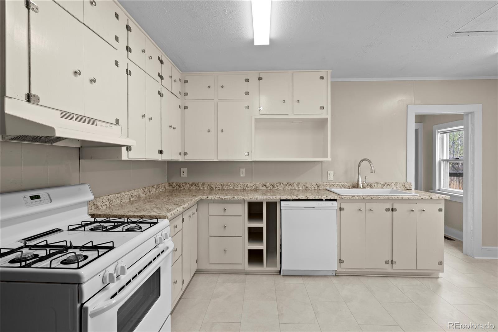 MLS Image #8 for 2418  hagerman street,colorado springs, Colorado