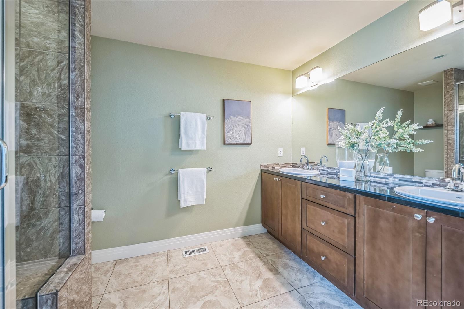 MLS Image #14 for 2539 n york street,denver, Colorado
