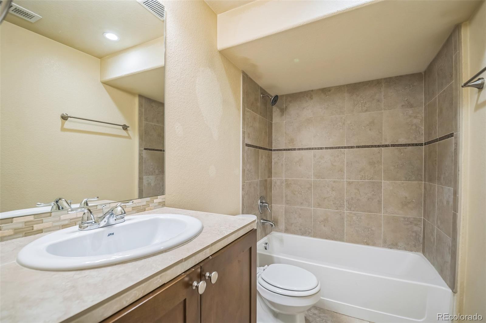 MLS Image #16 for 2539 n york street,denver, Colorado