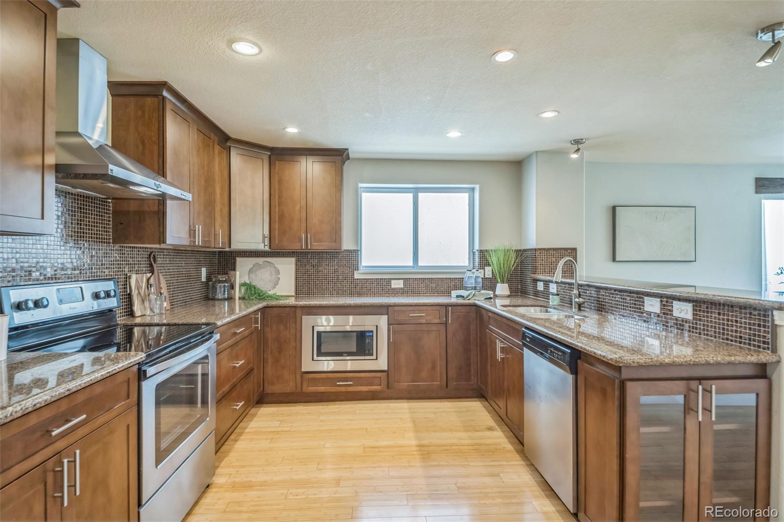 MLS Image #9 for 2539 n york street,denver, Colorado