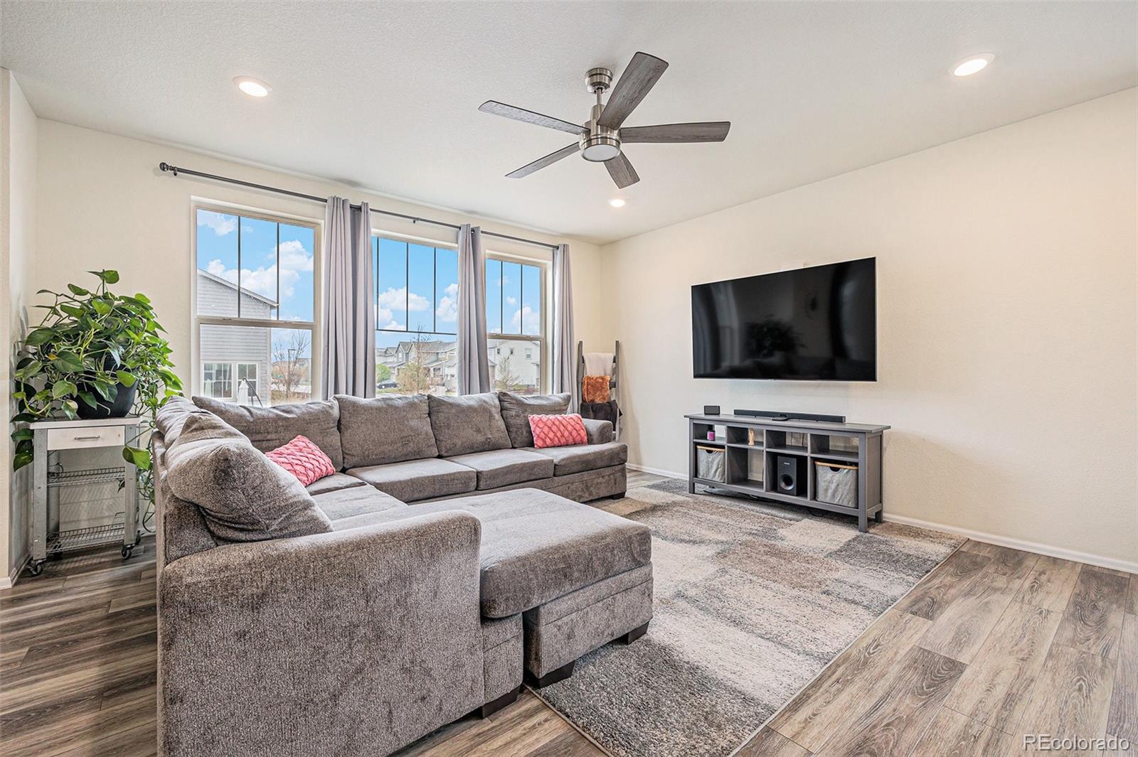 MLS Image #4 for 26385 e canal place,aurora, Colorado