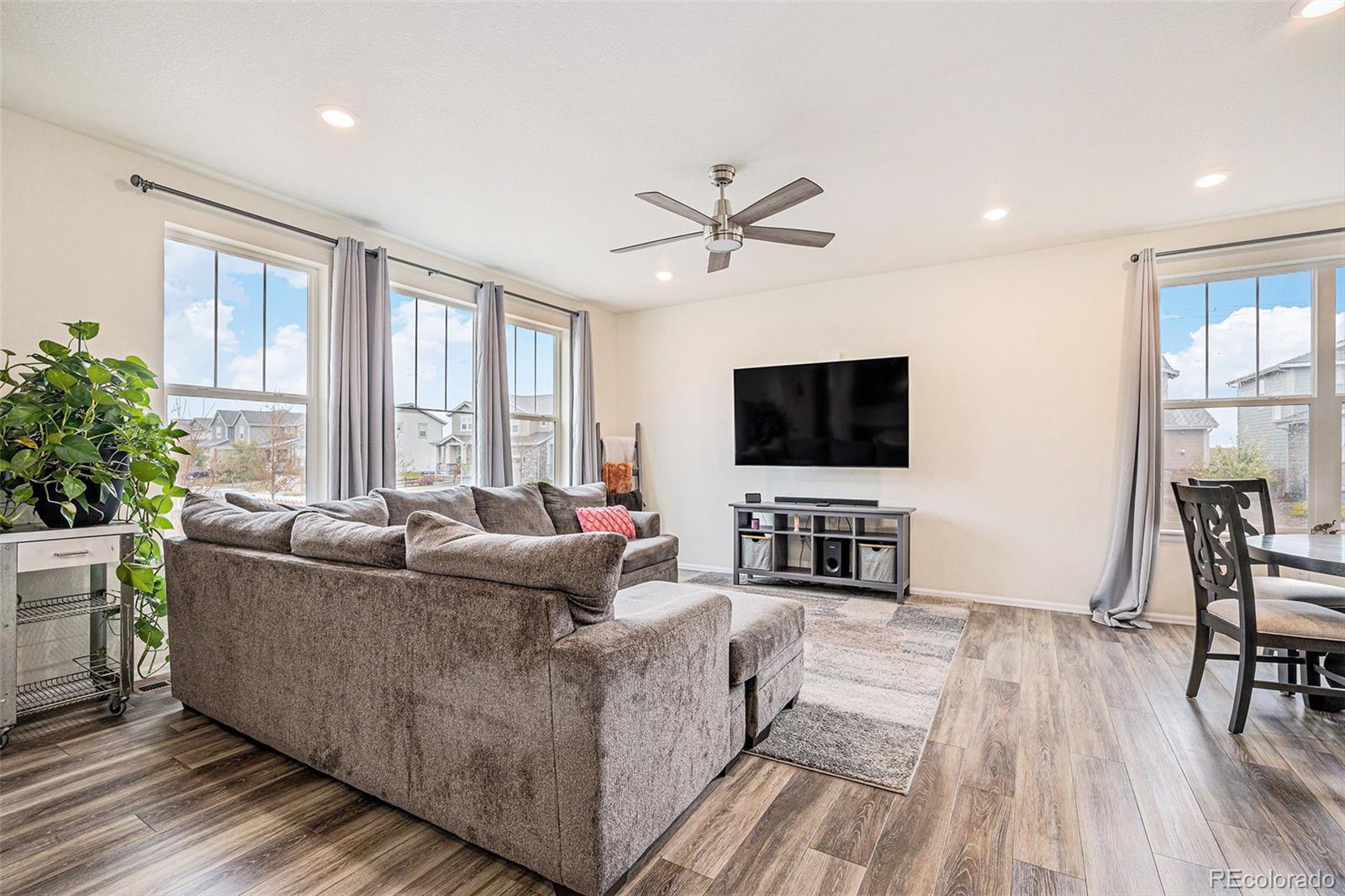 MLS Image #5 for 26385 e canal place,aurora, Colorado