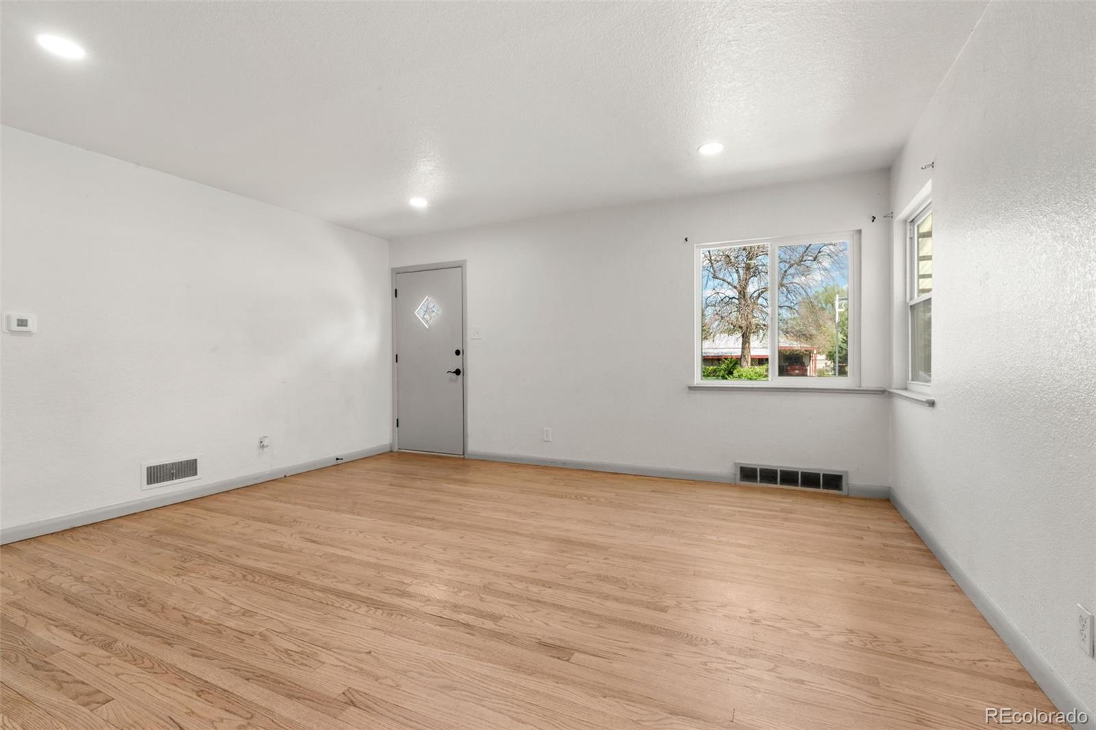MLS Image #11 for 2205 s irving street,denver, Colorado