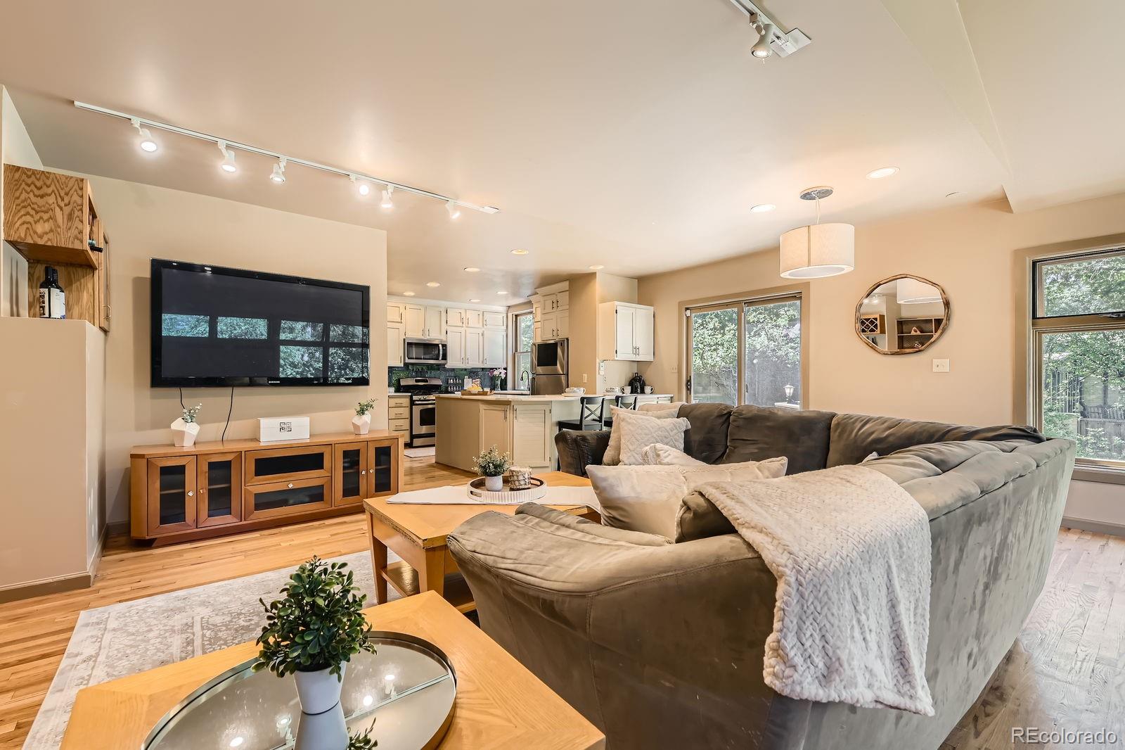 MLS Image #15 for 835  niagara street,denver, Colorado
