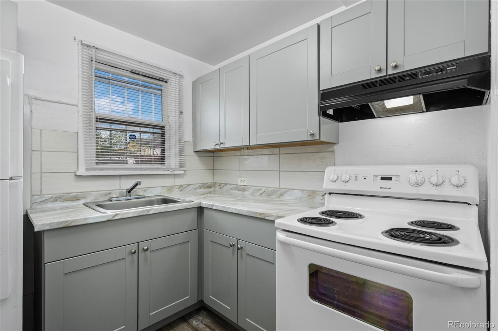MLS Image #10 for 3715 n jackson street,denver, Colorado