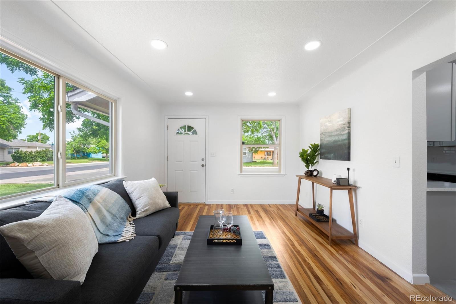 MLS Image #4 for 1180  newark street,aurora, Colorado
