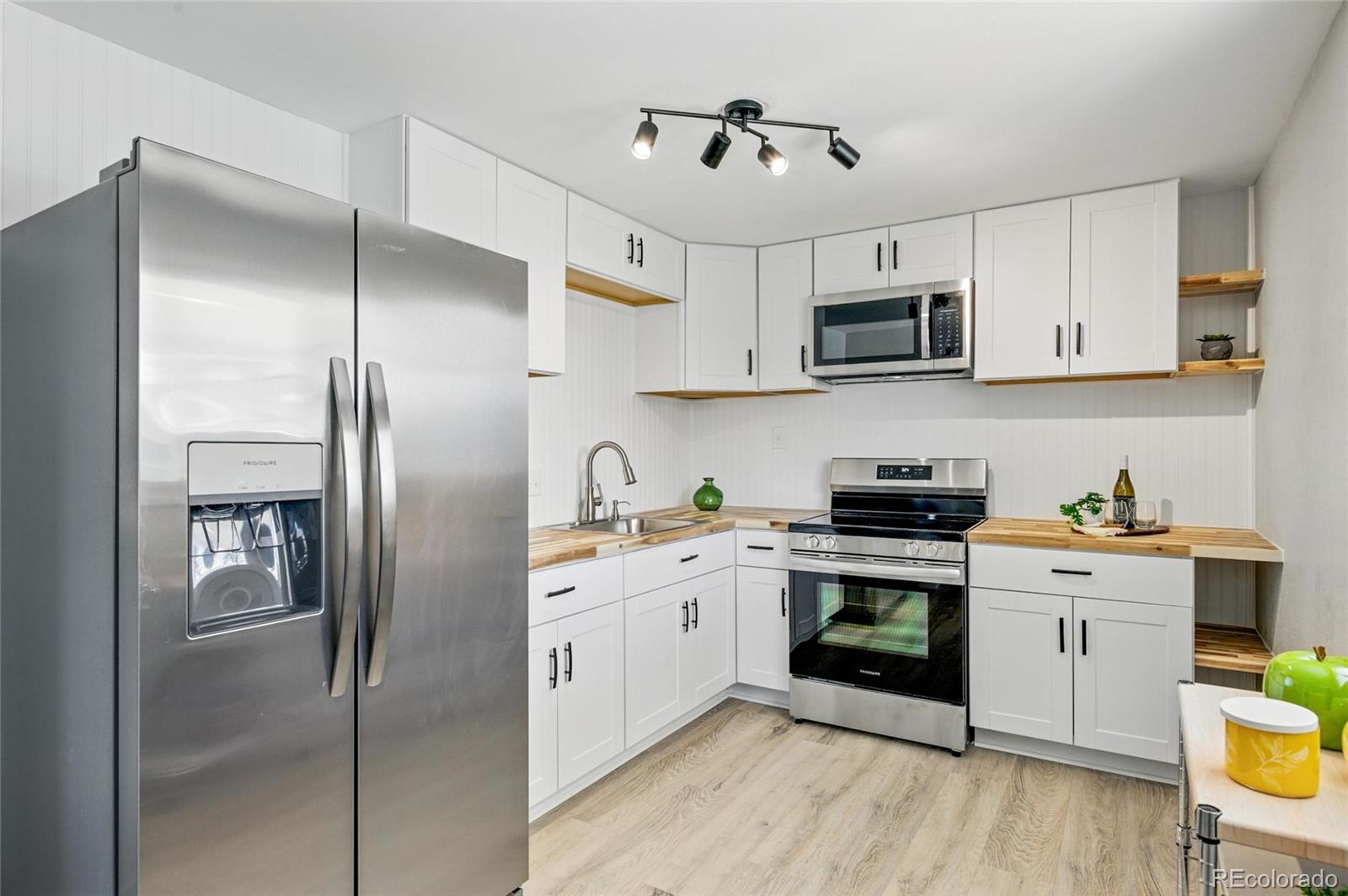 MLS Image #5 for 3940 s hazel court,englewood, Colorado