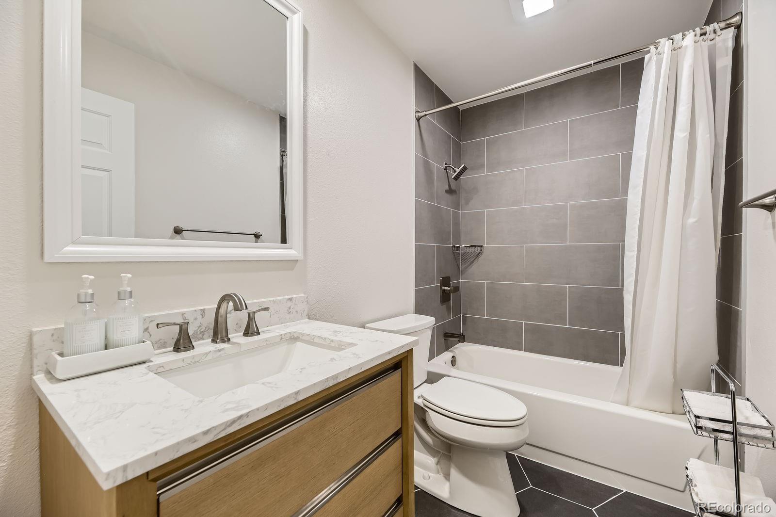 MLS Image #12 for 1600 s quebec way,denver, Colorado