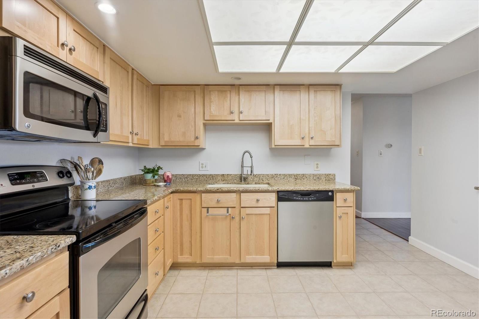 MLS Image #4 for 13952 e marina drive,aurora, Colorado