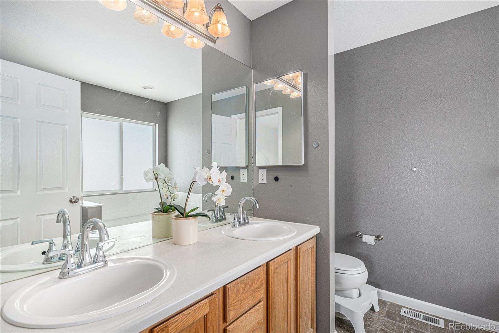 MLS Image #11 for 3543 s ceylon way,aurora, Colorado