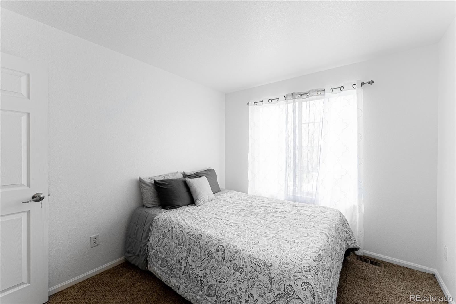 MLS Image #20 for 5039  fontana court,denver, Colorado