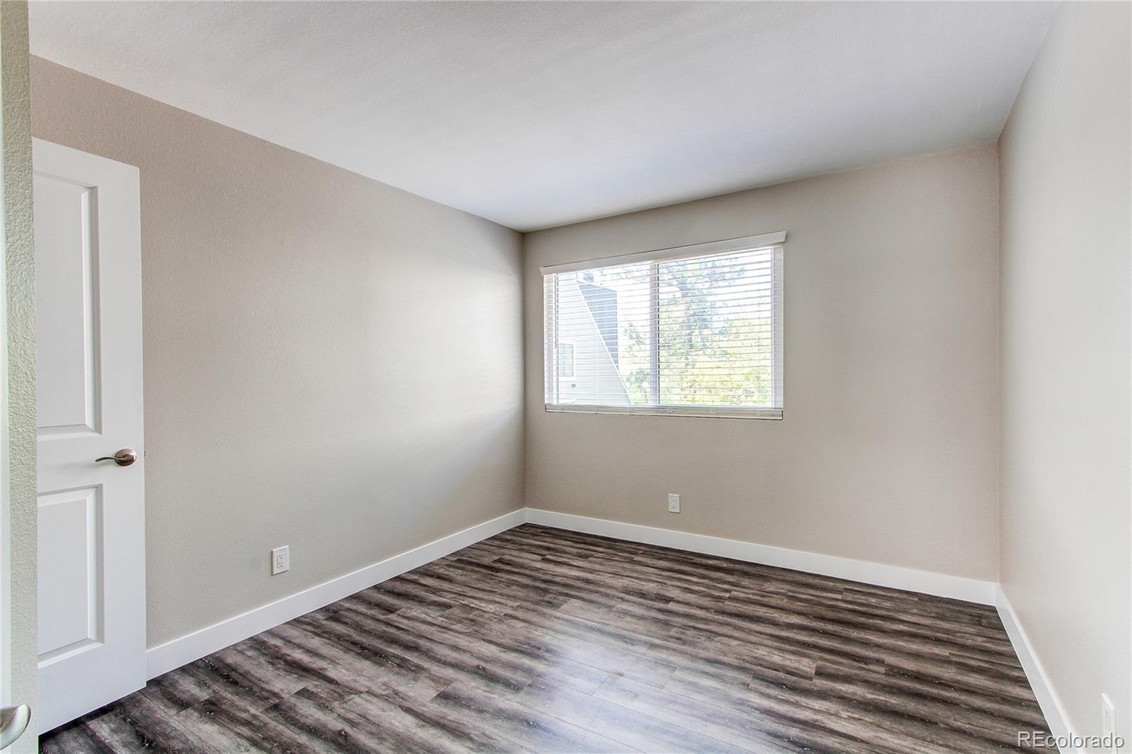 MLS Image #12 for 5250 s huron way,littleton, Colorado
