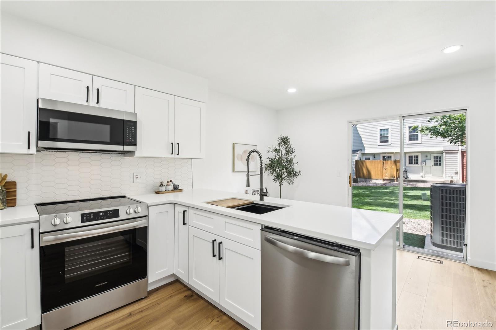 MLS Image #10 for 6722 s independence street,littleton, Colorado