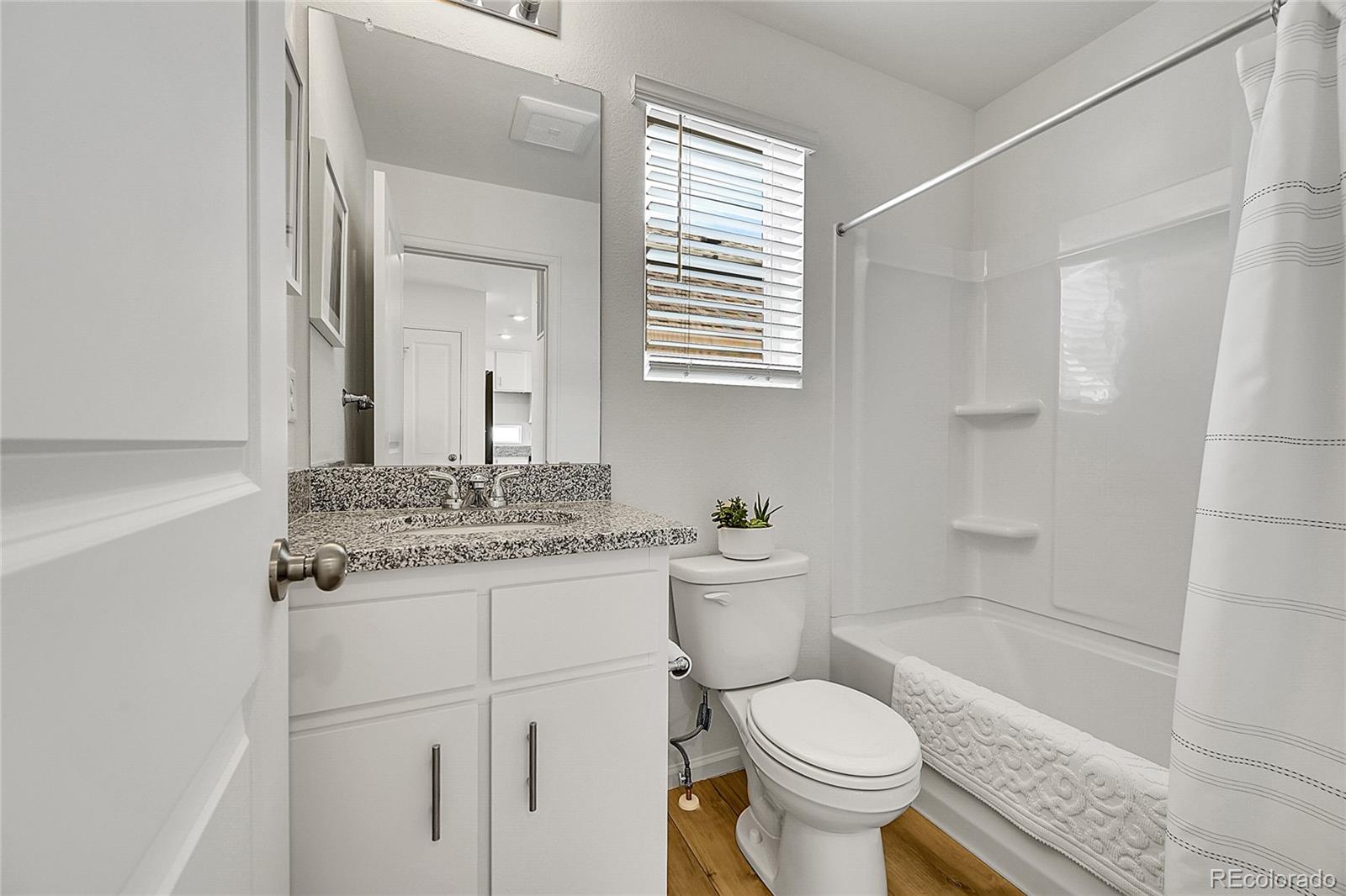 MLS Image #10 for 5147 n waco street,denver, Colorado