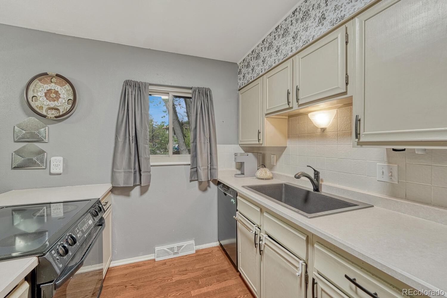 MLS Image #8 for 17390 e greenwood circle,aurora, Colorado