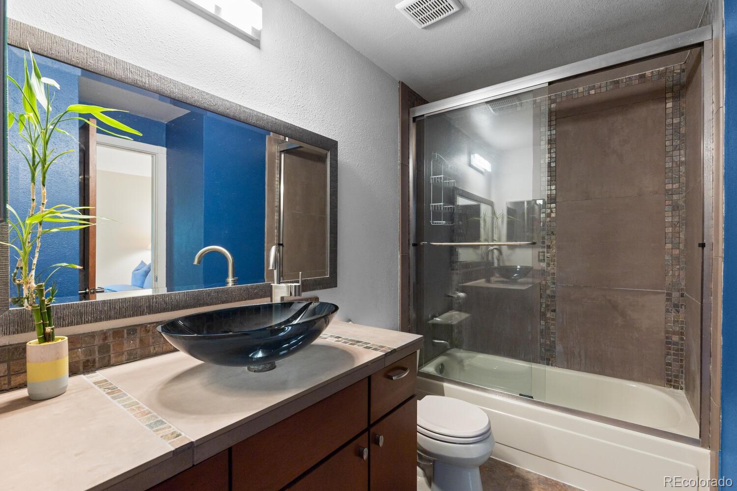 MLS Image #15 for 1470 s quebec way,denver, Colorado