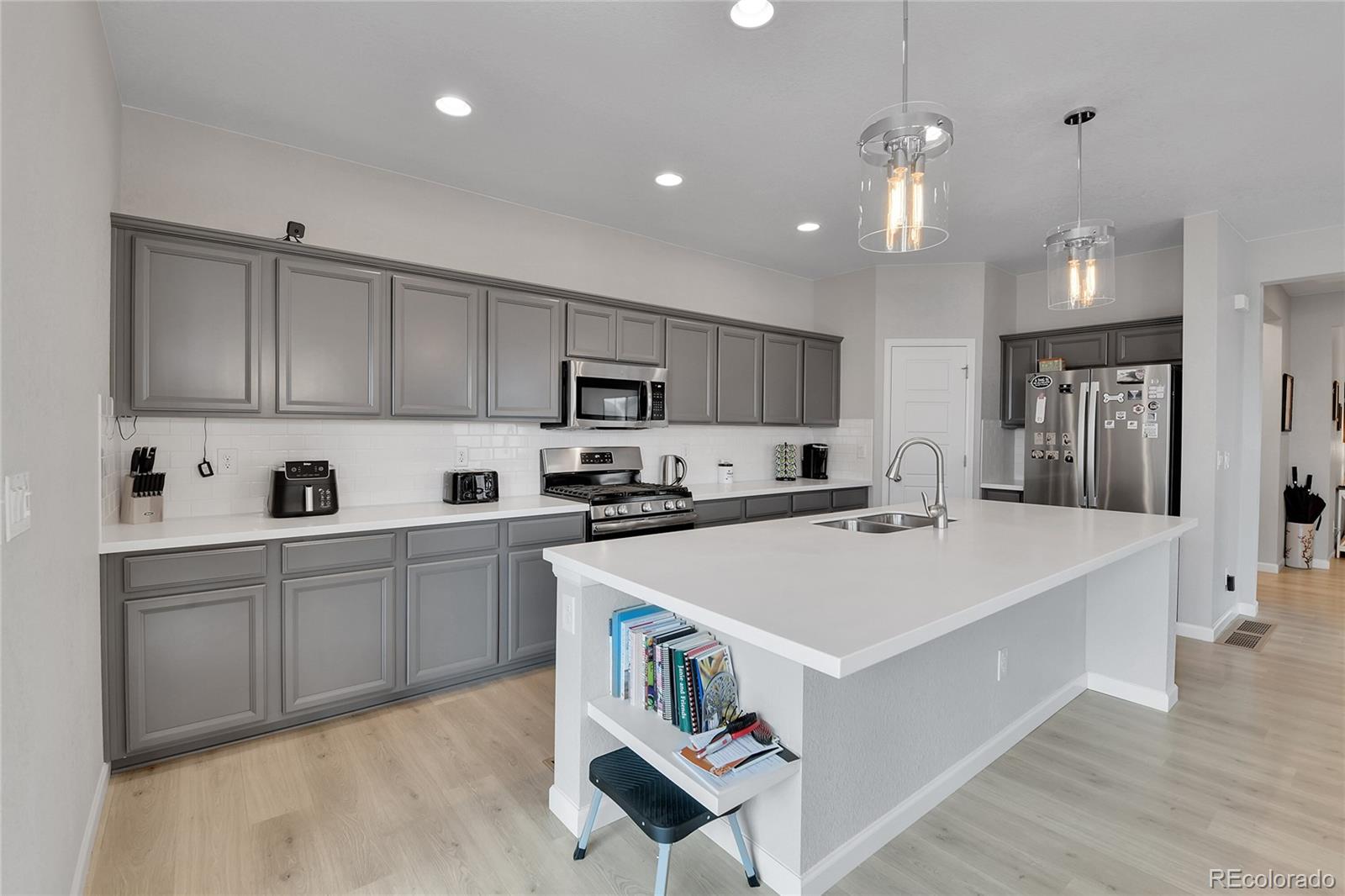 MLS Image #5 for 27853 e 8th avenue,aurora, Colorado
