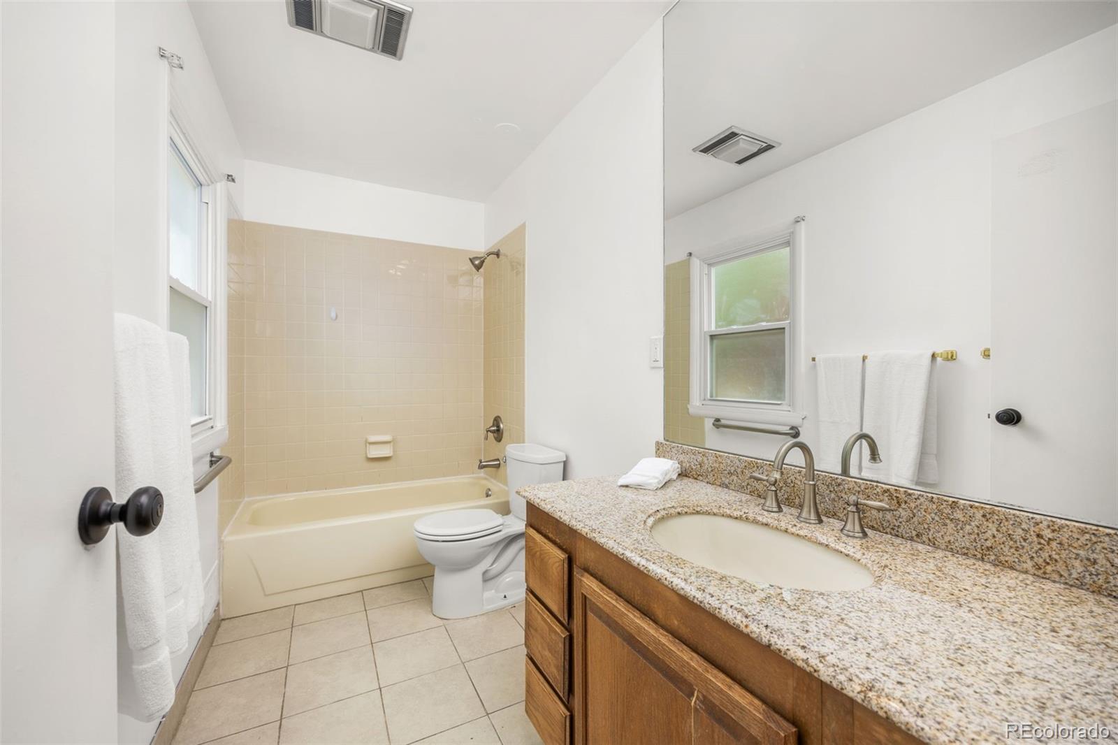 MLS Image #15 for 2921 s holly place,denver, Colorado