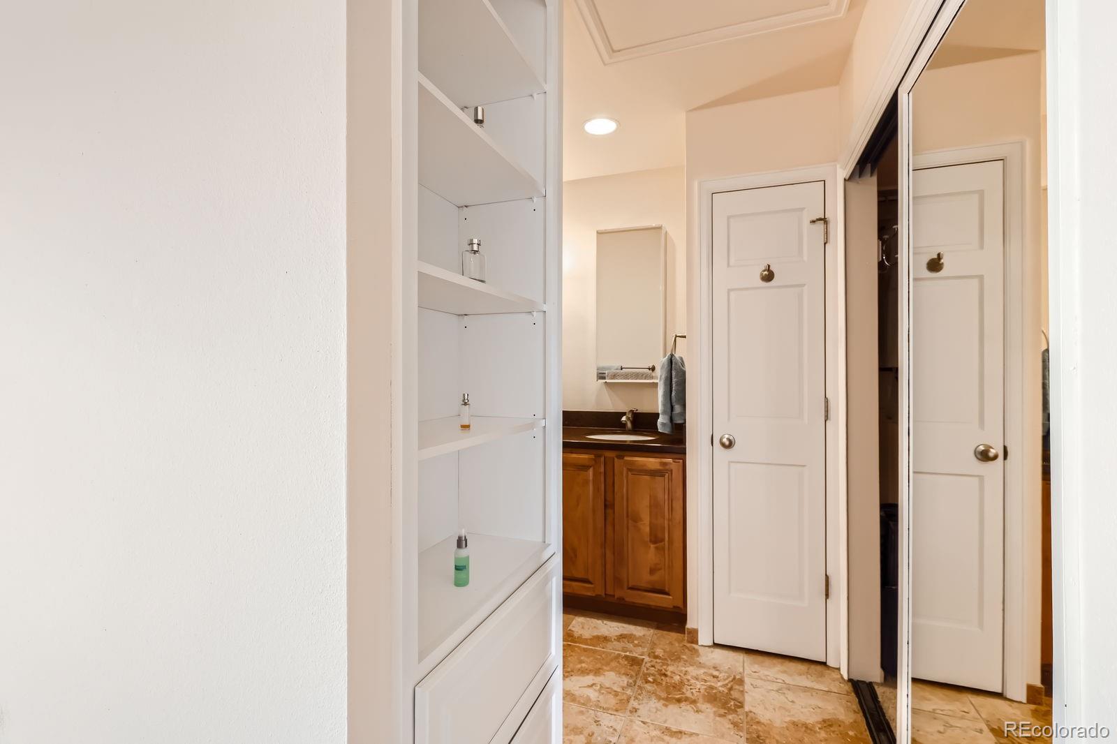 MLS Image #15 for 1470 s quebec way,denver, Colorado