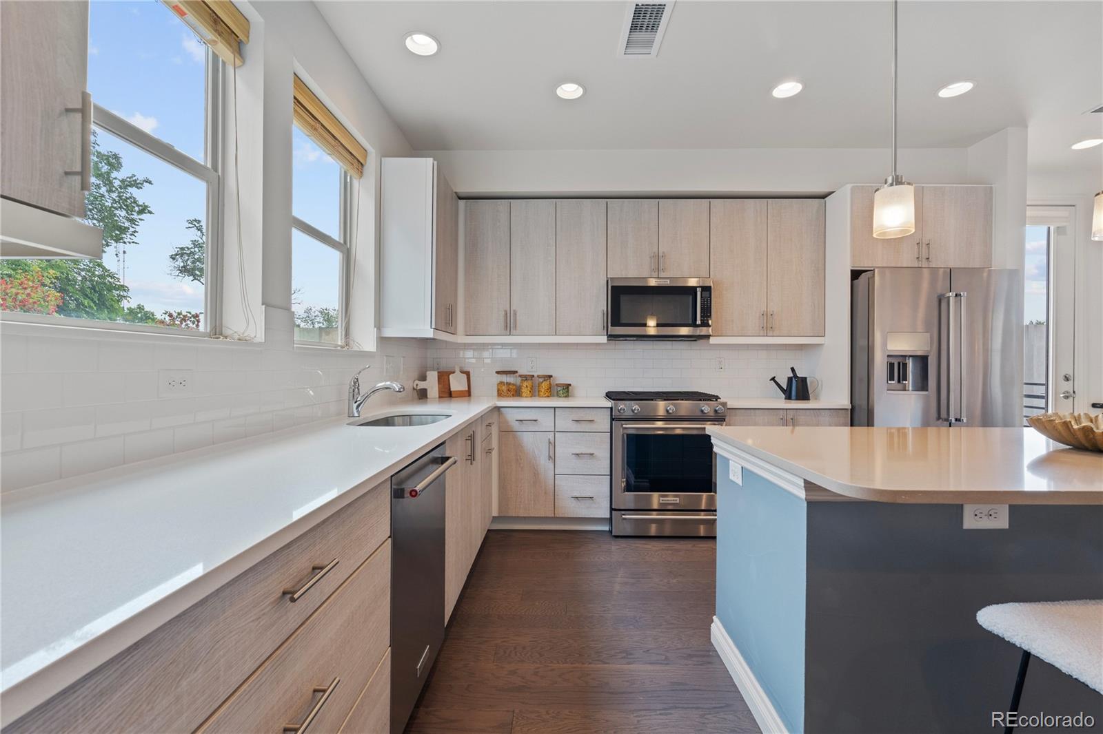 MLS Image #8 for 1325  jackson street,denver, Colorado