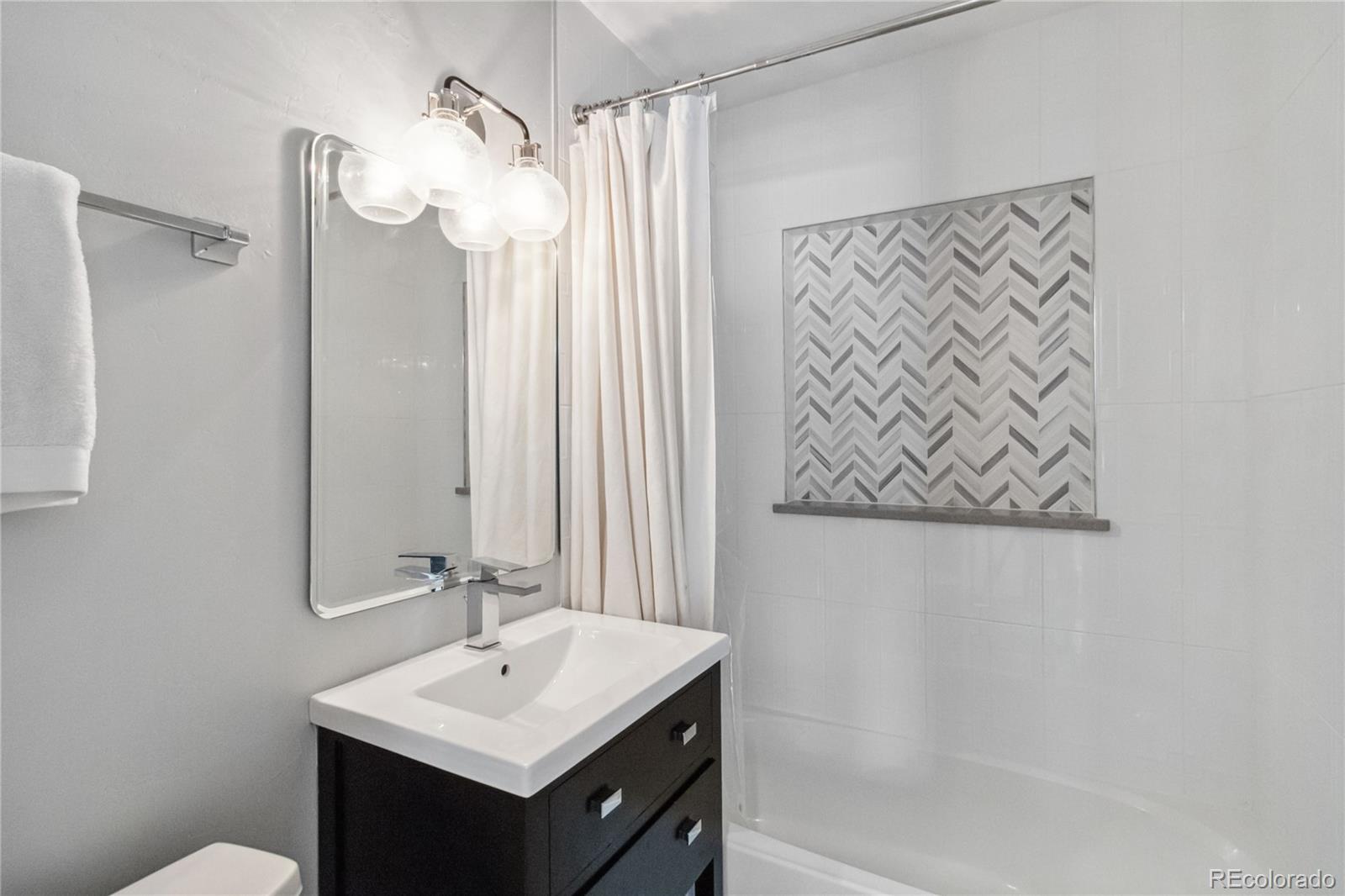 MLS Image #27 for 3040 s dexter way,denver, Colorado