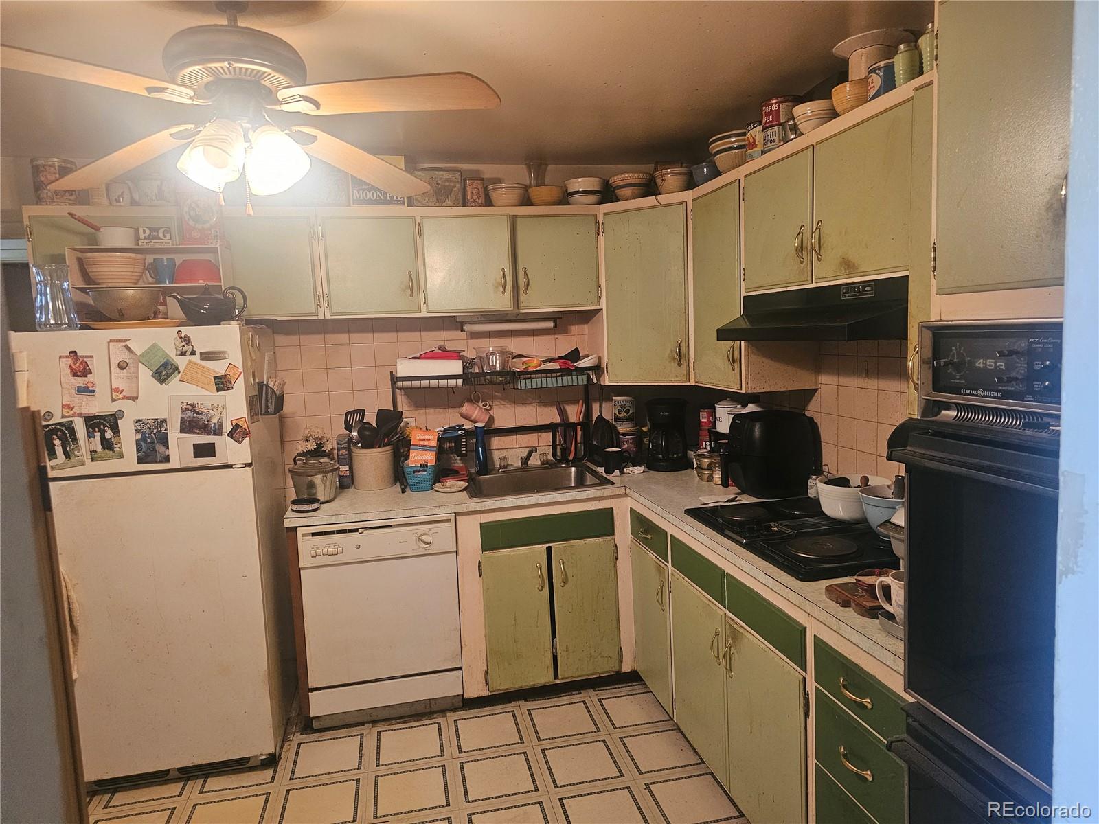 MLS Image #2 for 8611  emerson court,denver, Colorado