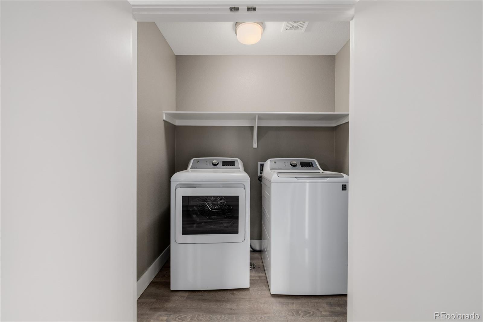MLS Image #41 for 2004 s galapago street,denver, Colorado