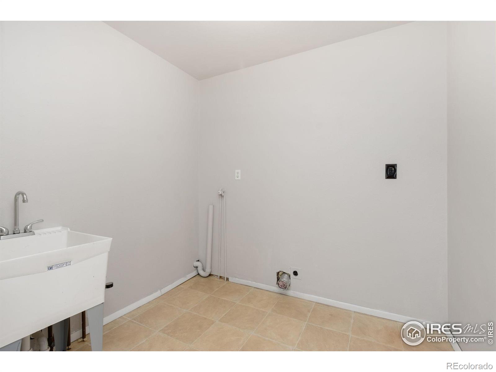 MLS Image #11 for 1334 n jefferson avenue,loveland, Colorado