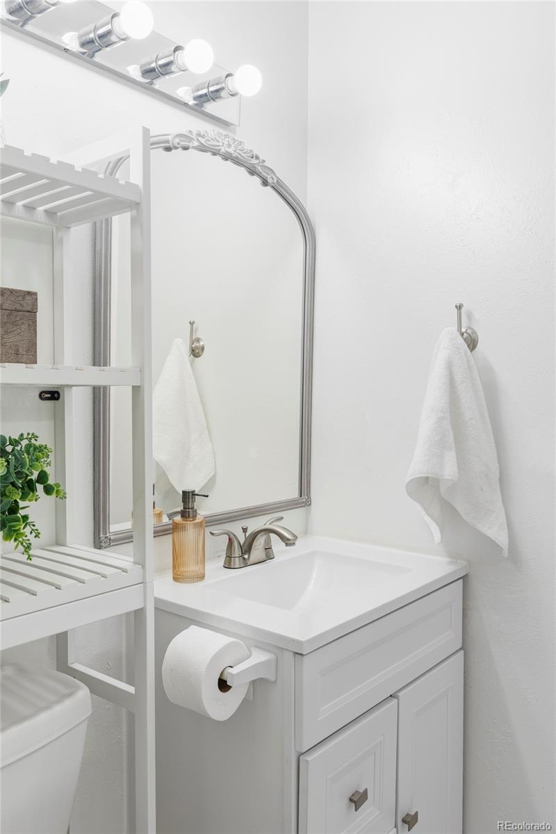 MLS Image #14 for 9453 w utah place,lakewood, Colorado