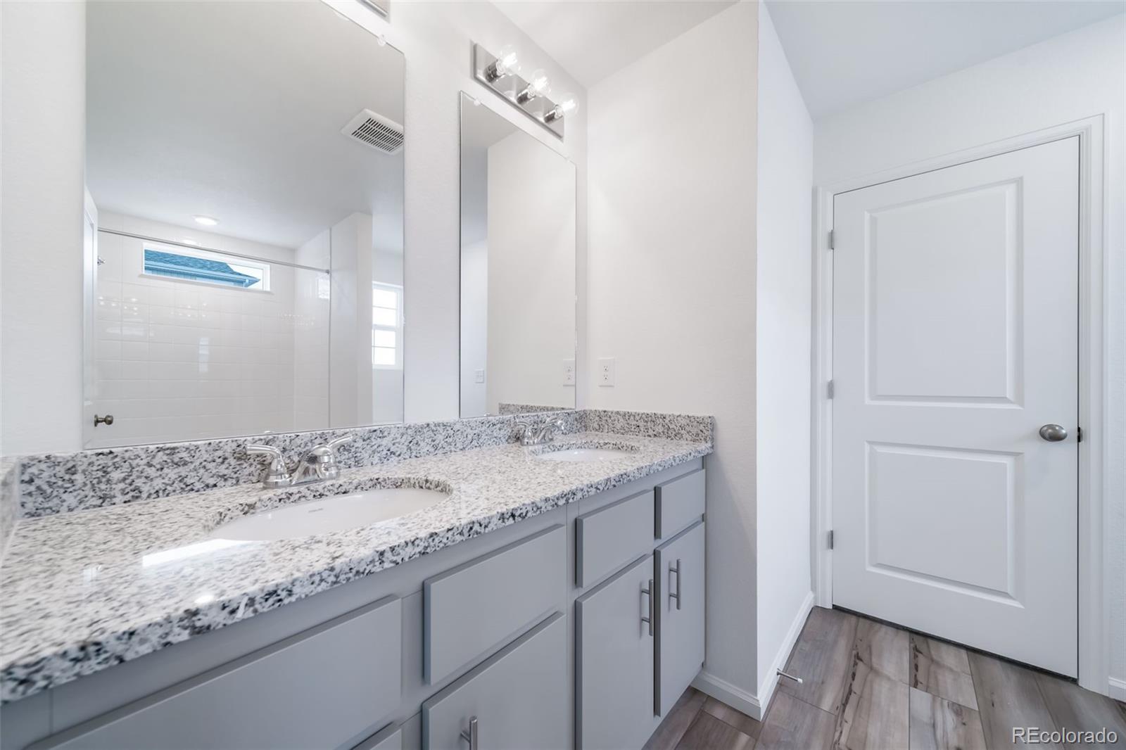 MLS Image #12 for 22133 e 38th place,aurora, Colorado