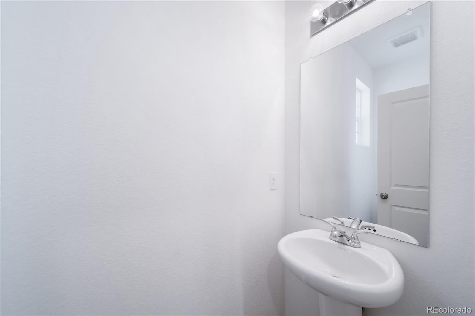 MLS Image #18 for 22133 e 38th place,aurora, Colorado