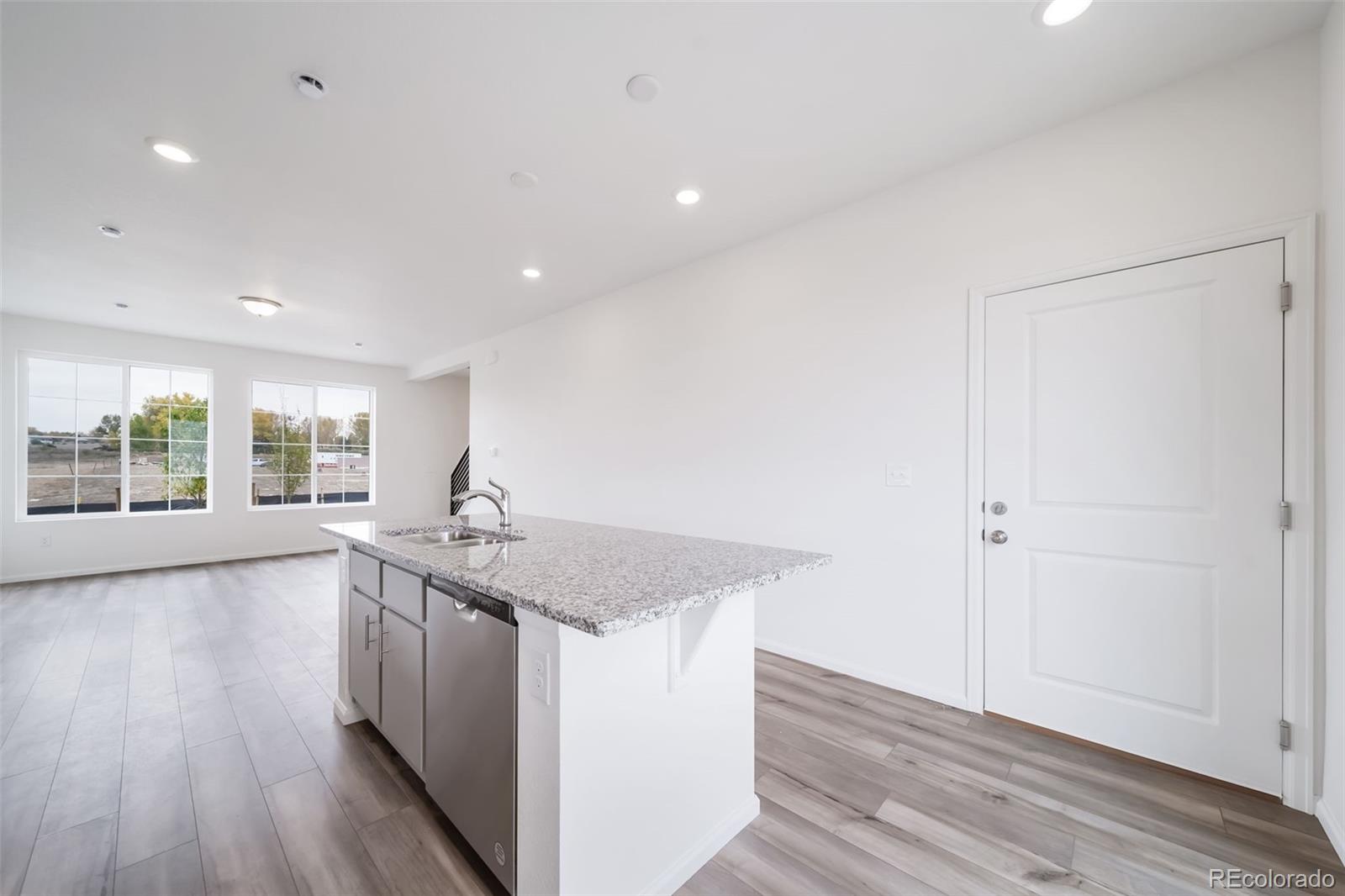MLS Image #3 for 22133 e 38th place,aurora, Colorado