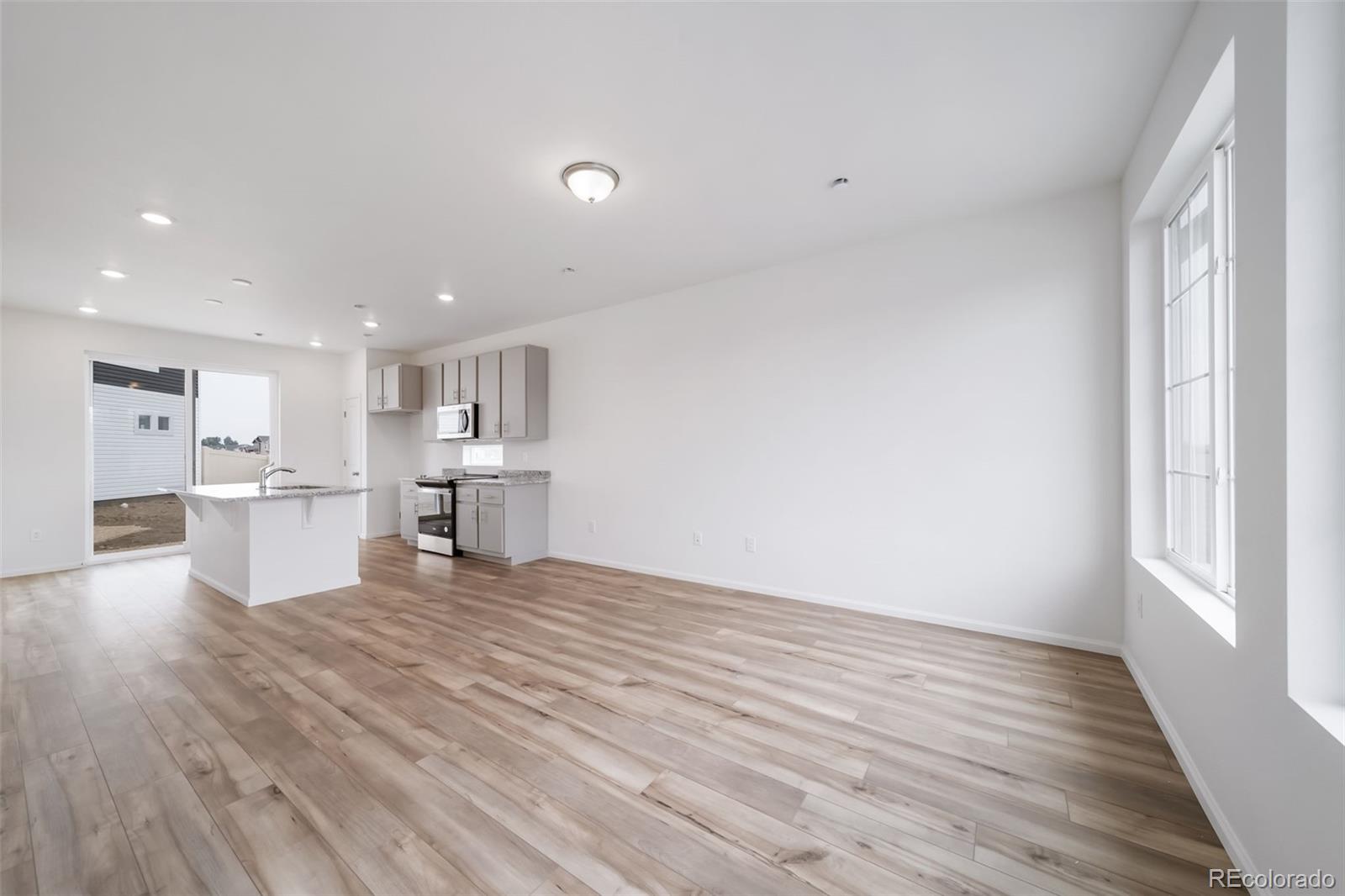 MLS Image #5 for 22133 e 38th place,aurora, Colorado