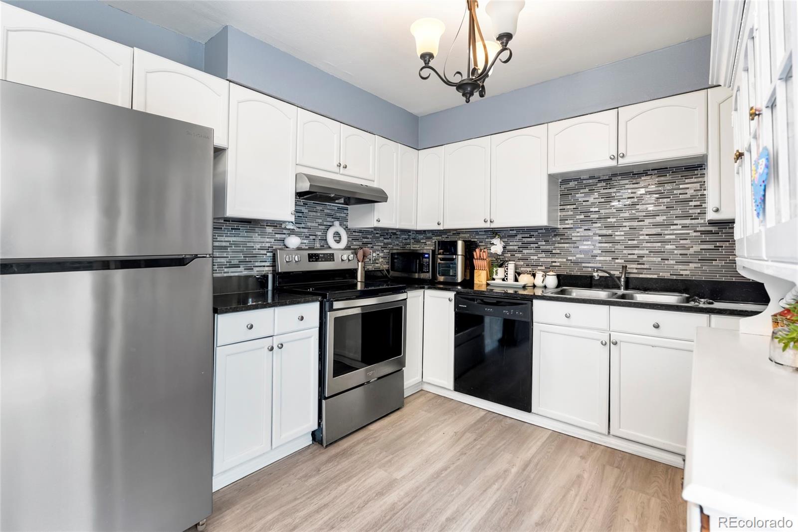 MLS Image #7 for 14595  robins drive,denver, Colorado