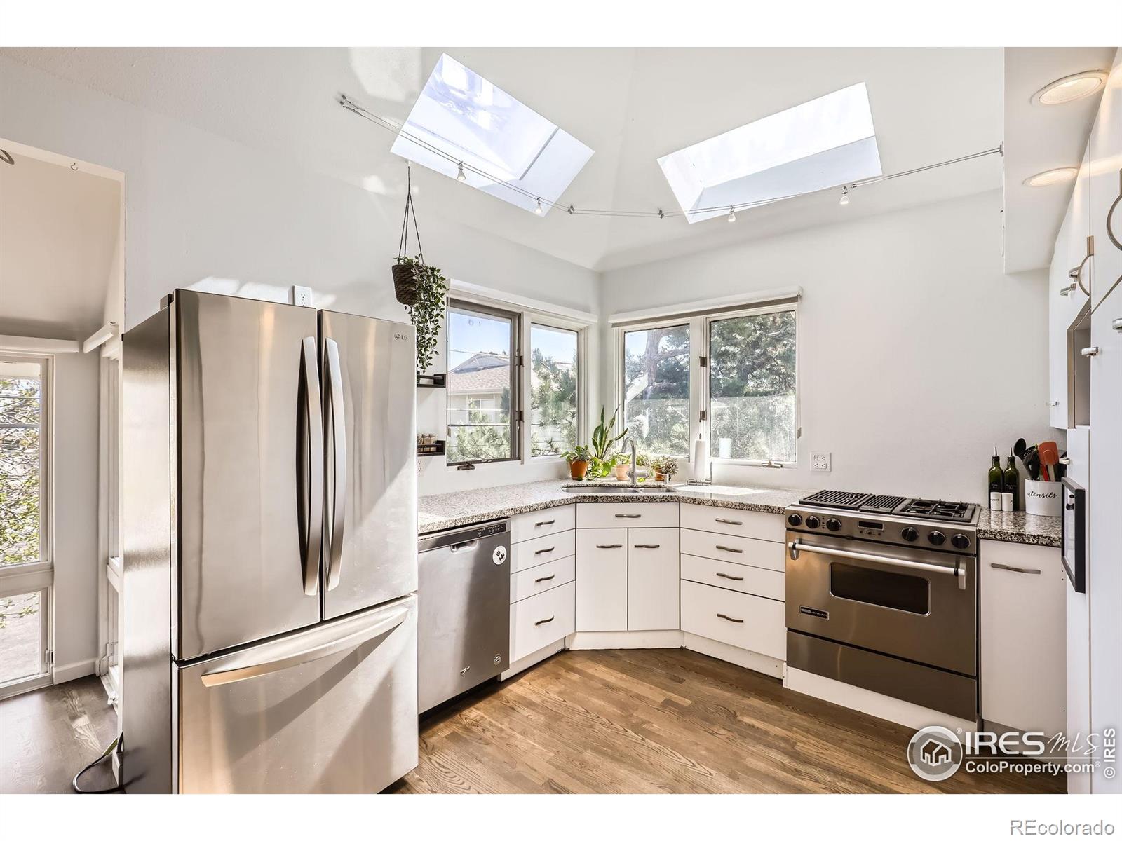 MLS Image #12 for 1300 s monaco parkway,denver, Colorado