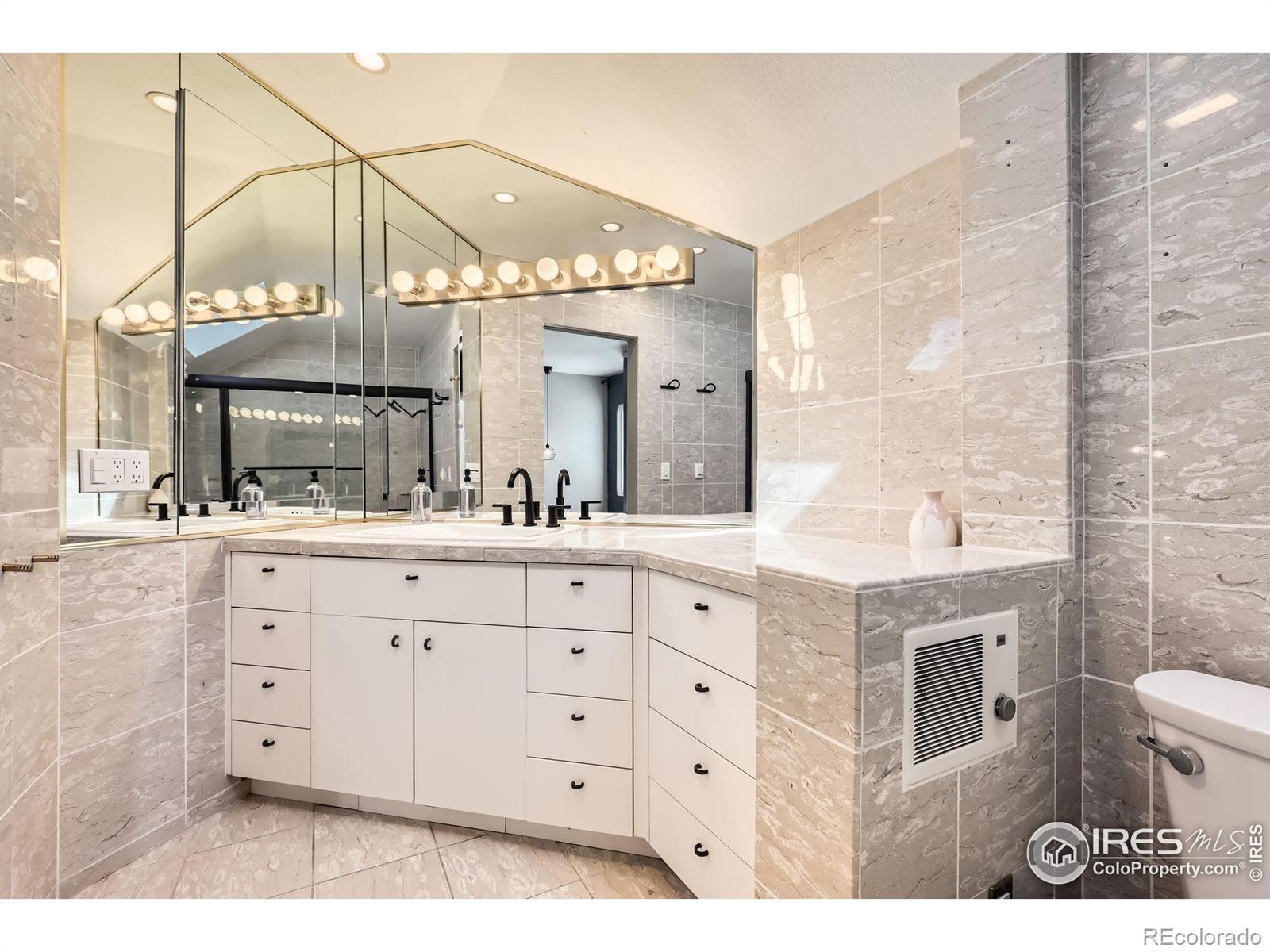 MLS Image #21 for 1300 s monaco parkway,denver, Colorado