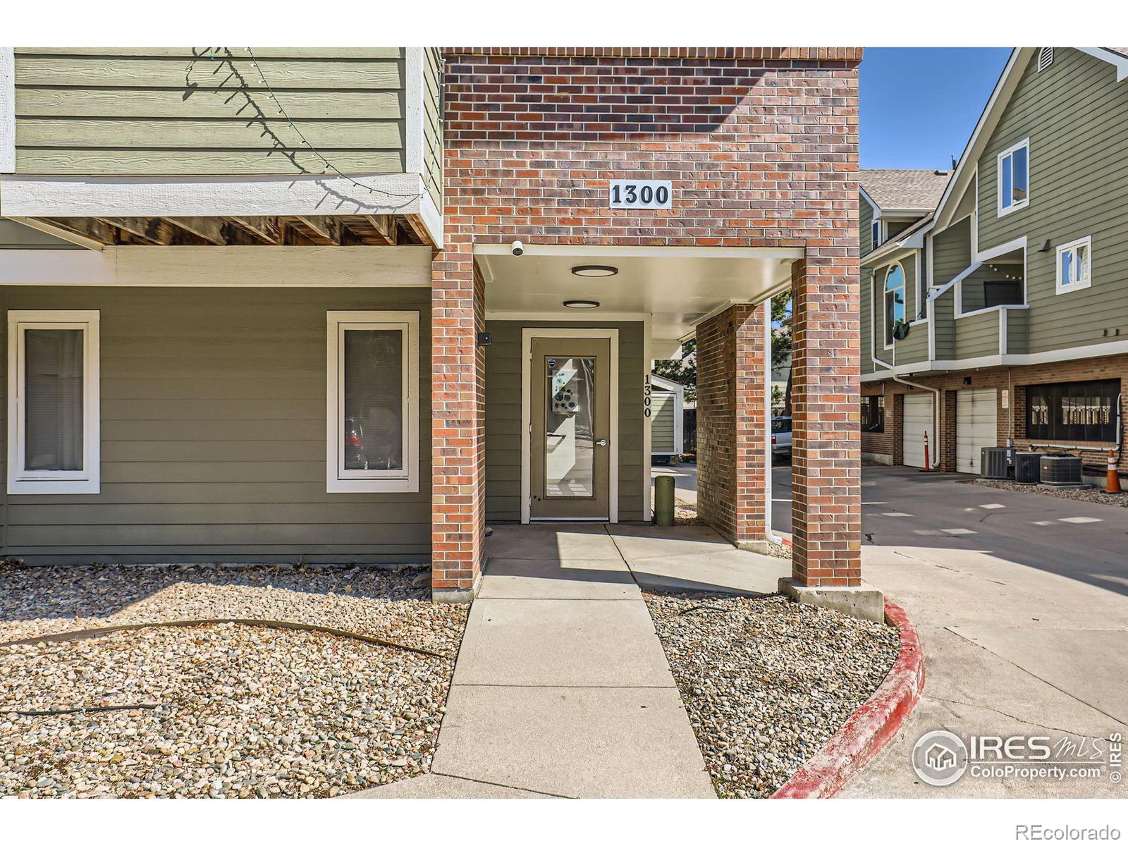 MLS Image #3 for 1300 s monaco parkway,denver, Colorado