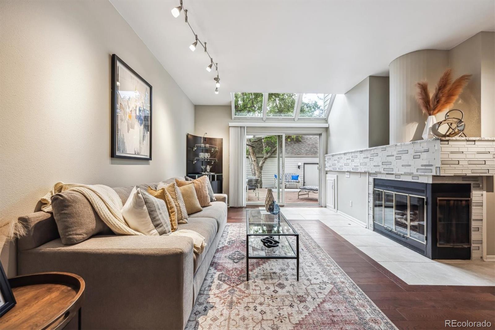 MLS Image #4 for 345  harrison street,denver, Colorado