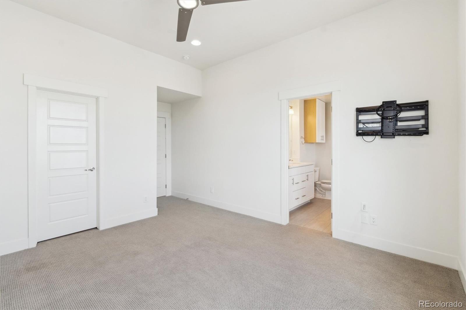 MLS Image #16 for 5682 n galena street,denver, Colorado