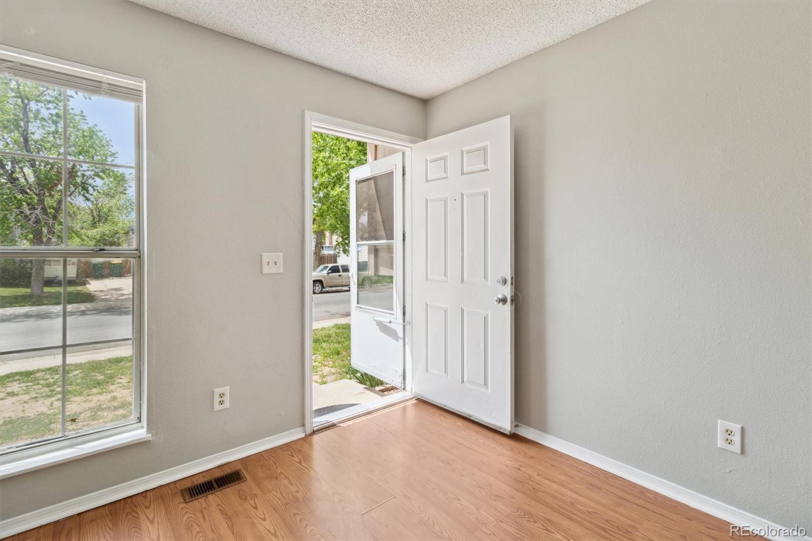 MLS Image #2 for 19053 e 22nd drive,aurora, Colorado