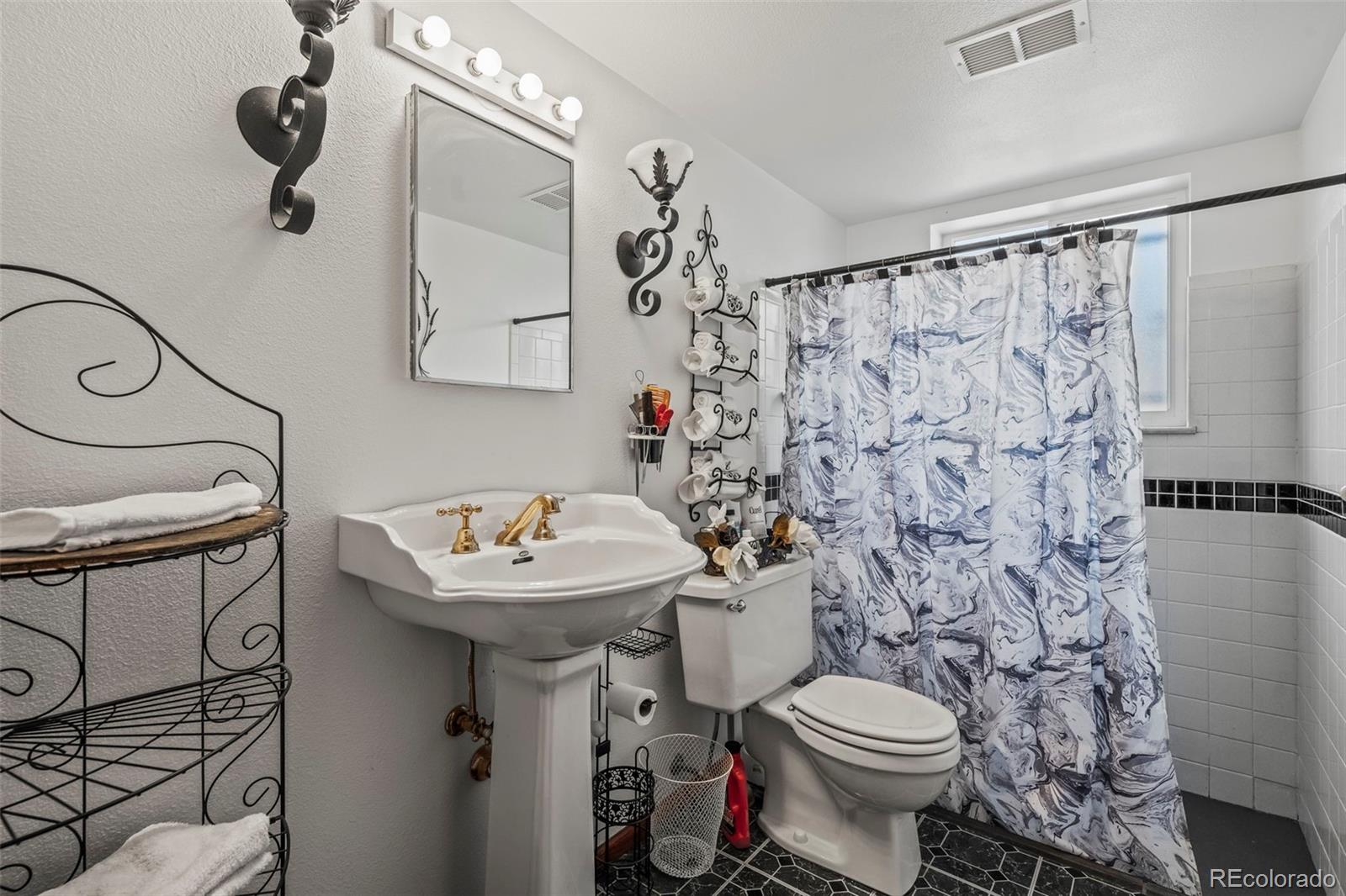 MLS Image #14 for 5338  granby street,denver, Colorado