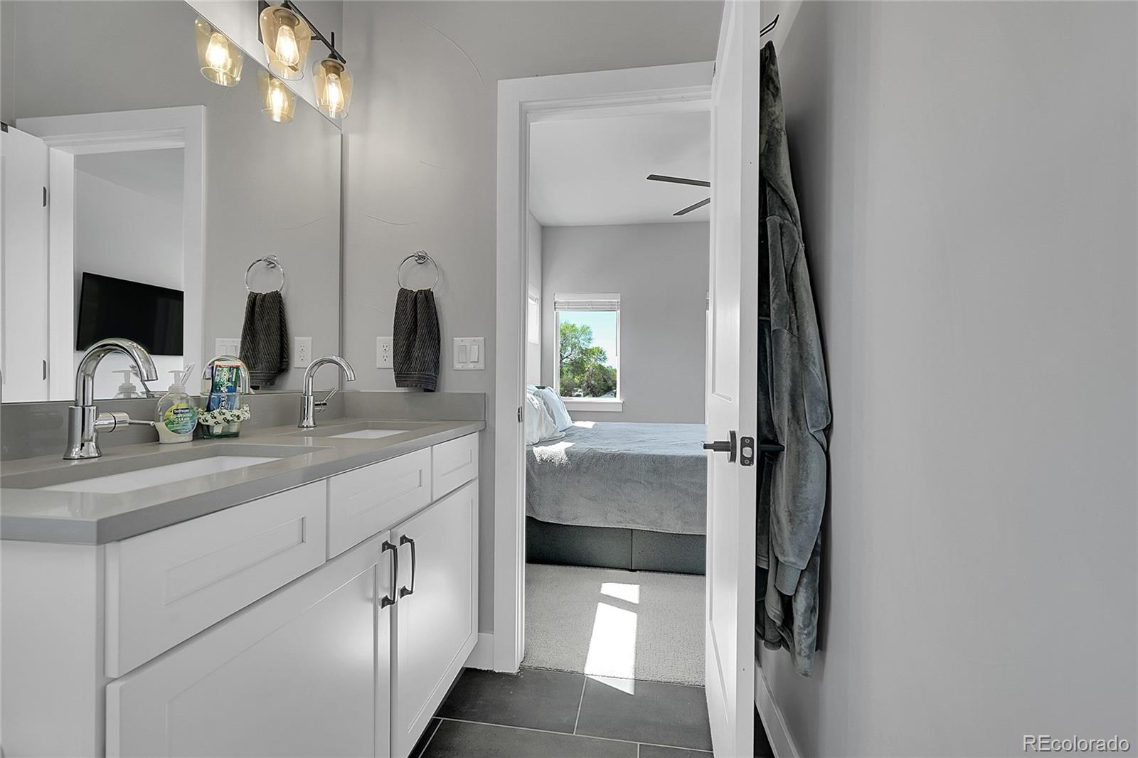 MLS Image #14 for 7035 e 38th avenue,denver, Colorado