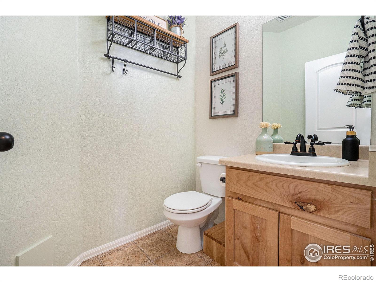 MLS Image #10 for 2137  day spring drive,windsor, Colorado